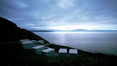 Reportaxe sobre o cemiterio de César Portela en Fisterra