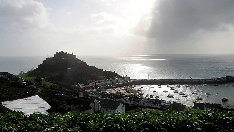 Tensión entre Francia y Reino Unido por las cuotas pesqueras: Londres envía dos patrulleras a la isla de Jersey