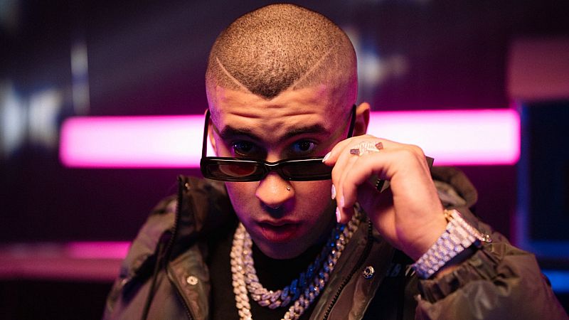 Bad Bunny se atreve con la moda y se convierte en portada de 'W Magazine': "Es muy especial alcanzar mis sueños simplemente haciendo lo que amo"