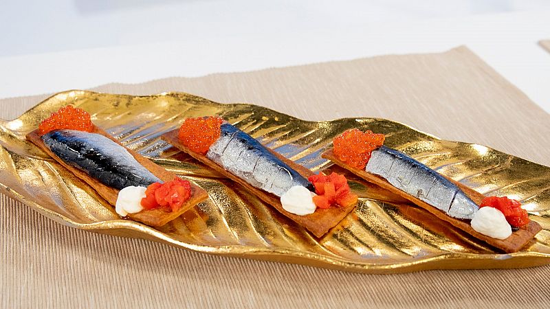 Tosta integral de sardina curada, mascarpone y pimiento rojo