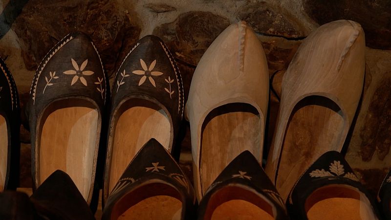 Las madreas, el calzado tradicional asturiano que sobrevive