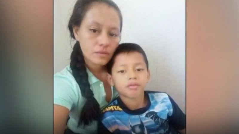 La madre de un menor abandonado en la frontera le pide a Biden que le entregue a su hijo