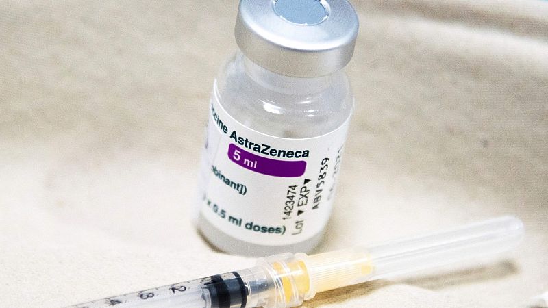 El Reino Unido priorizará vacunar a los menores de 40 años con Pfizer y Moderna en lugar de AstraZeneca