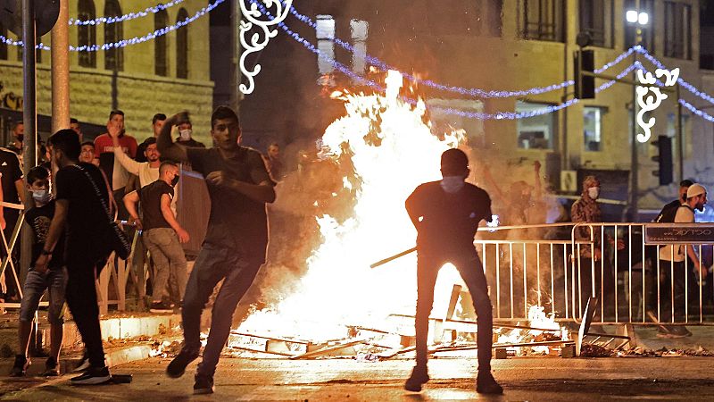Al menos 90 heridos en nuevos enfrentamientos entre palestinos y policías israelíes en Jerusalén