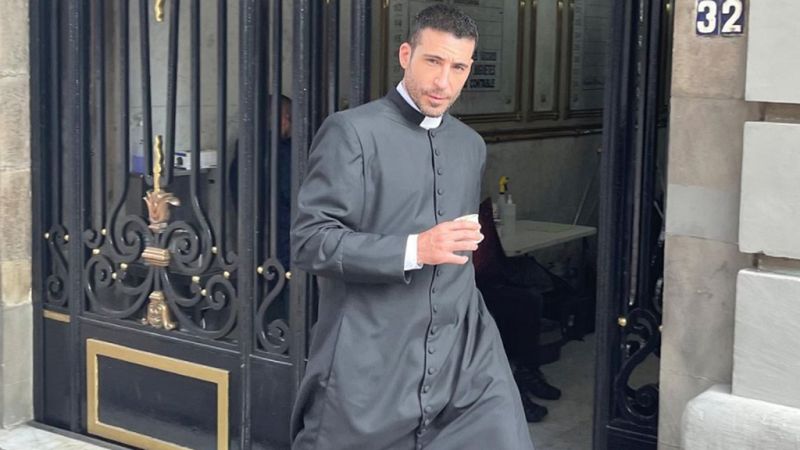 Todos quieren confesarse con el Padre Miguel Ángel Silvestre