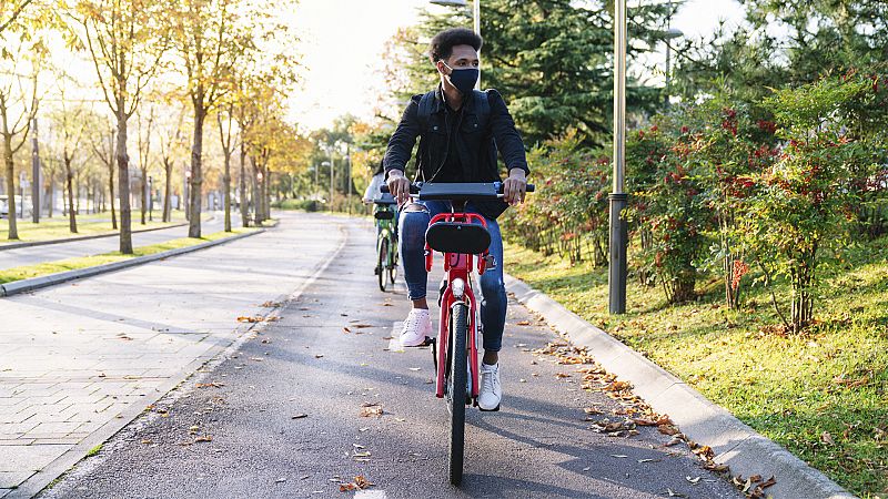 Movilidad y pandemia: el miedo lastra el transporte público frente al privado, pero las bicis ganan terreno