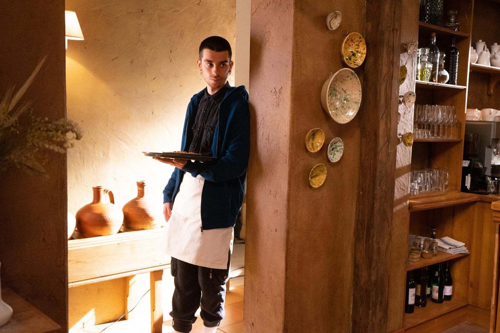 Primera aparición de Álex Mola como Erik en Dos Vidas