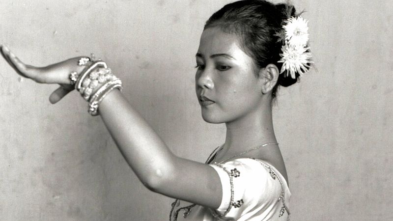 La historia de la bailarina camboyana que impactó a la fotógrafa Isabel Muñoz