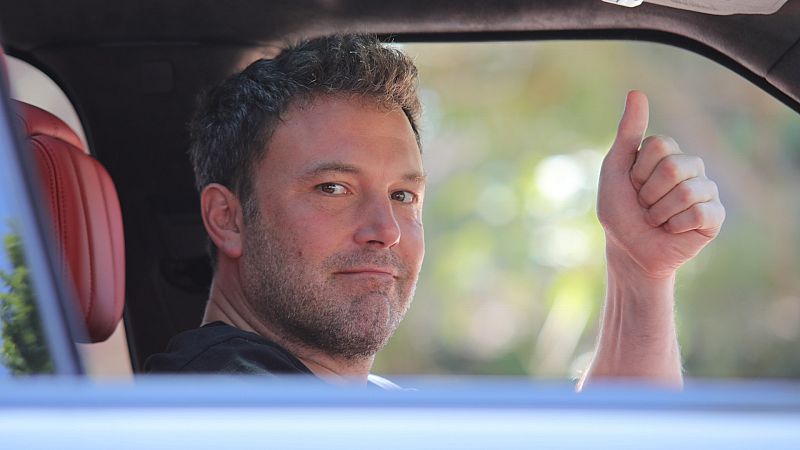 Ben Affleck tiene visita en su mansión de Los Ángeles... y no, no es Jennifer López