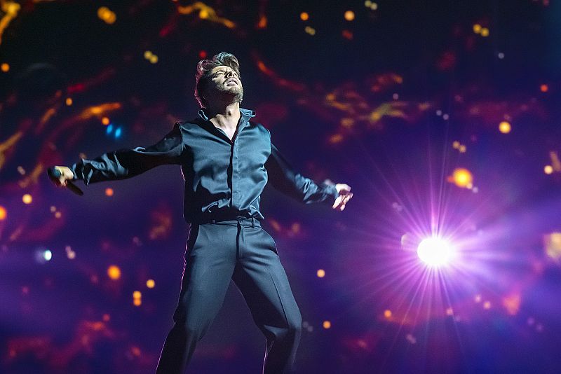 Blas Cantó "eclipsa" Róterdam: emoción y minimalismo en su primer ensayo en Eurovisión 2021