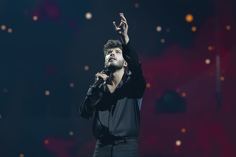 La mirada y la emoción de Blas Cantó centran la atención en su segundo ensayo de Eurovisión