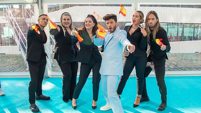 Blas Cantó deslumbra en la Welcome Party de Eurovisión y hace "match" con la alfombra turquesa