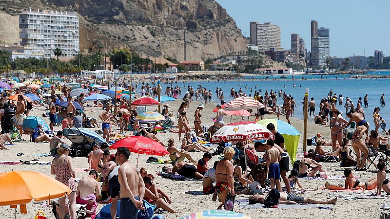 El primer fin de semana sin estado de alarma deja escapadas y botellones