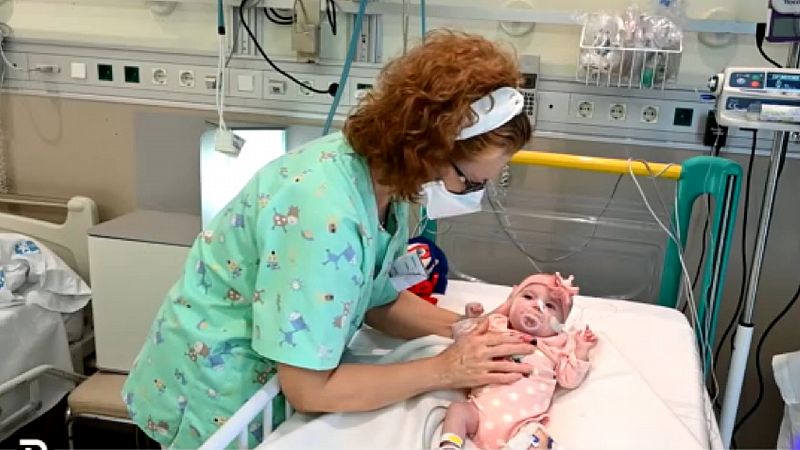 Médicos españoles realizan con éxito un trasplante de corazón a una bebé de un donante incompatible