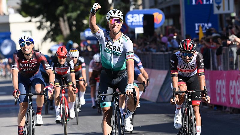 Peter Sagan remata el trabajo de BORA y gana en el 'sprint' de Foligno