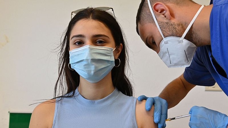 Sanidad acuerda con las comunidades que se ponga Pfizer a los menores de 60 que recibieron la primera de AstraZeneca