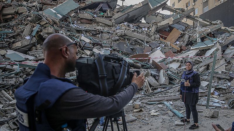 El peligro de informar bajo las bombas: "Ser periodista en Gaza es suicida"