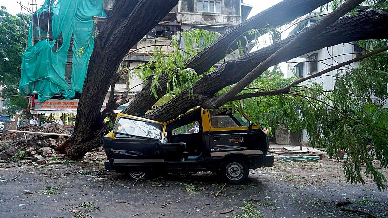 El ciclón 'Tauktae' provoca al menos 81 muertos y 63 desaparecidos a su paso por la India