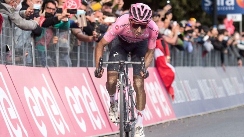 Golpe sobre la mesa de Egan Bernal