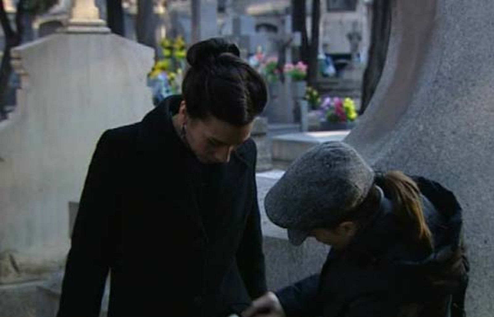 Amar - Rodaje en el cementerio de San Isidro - Amar en tiempos revueltos | Ver