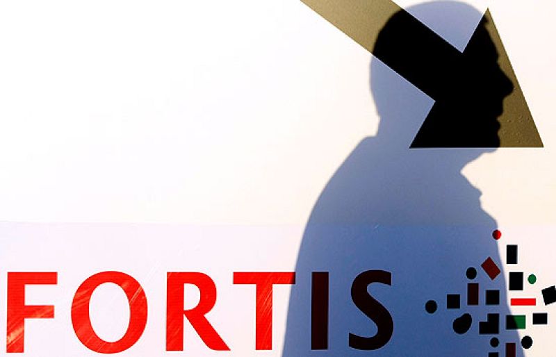 Alberto II de Bélgica deja en suspenso su decisión sobre la dimisión del Gobierno