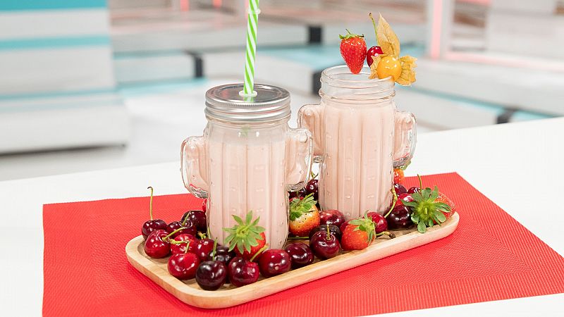 Smoothie de fresas, cerezas y vainilla