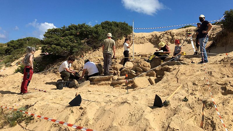 Descubren unas termas romanas entre las dunas del Cabo de Trafalgar, en Cádiz