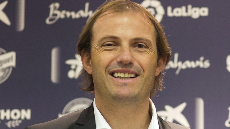 Muere Francesc Arnau, director deportivo del Oviedo y exportero de Barça y Málaga