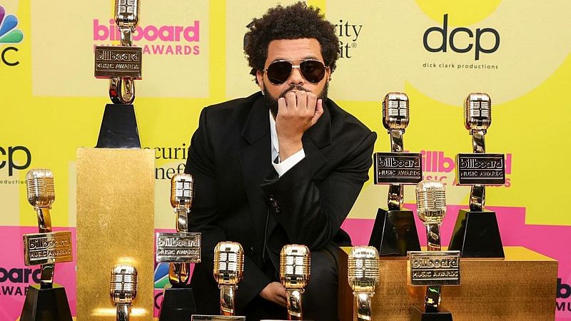 The Weeknd se venga de los Grammy en la gala de los BBMAs 2021