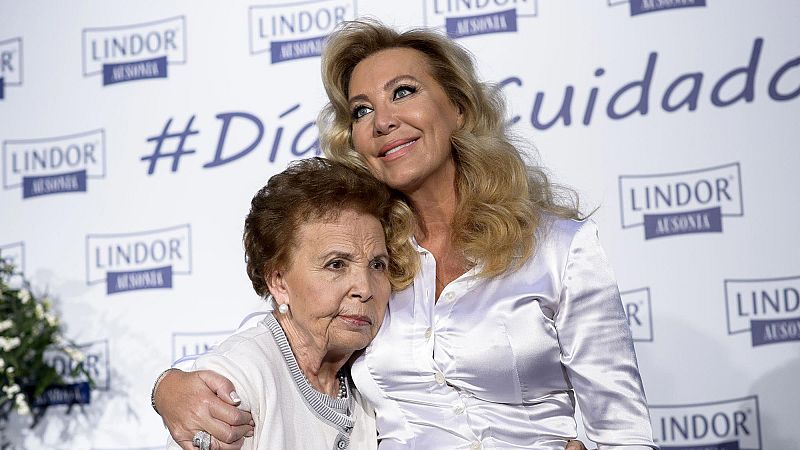 Norma Duval, destrozada por la muerte de su madre, Purificación Aguilera, a quien cuidó hasta el final de sus días