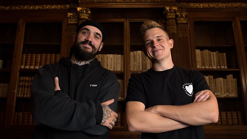 Tata y Arkano: reunión de legendarios en la Biblioteca Nacional