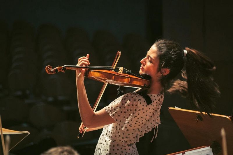 La polémica que ha generado el premio a la joven violinista María Dueñas