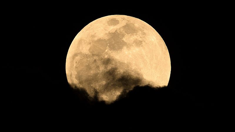 La superluna se tiñe de rojo en América y el Pacífico