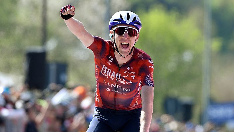 Dan Martin corona Sega Di Ala y Simon Yates hace mortal a Egan Bernal