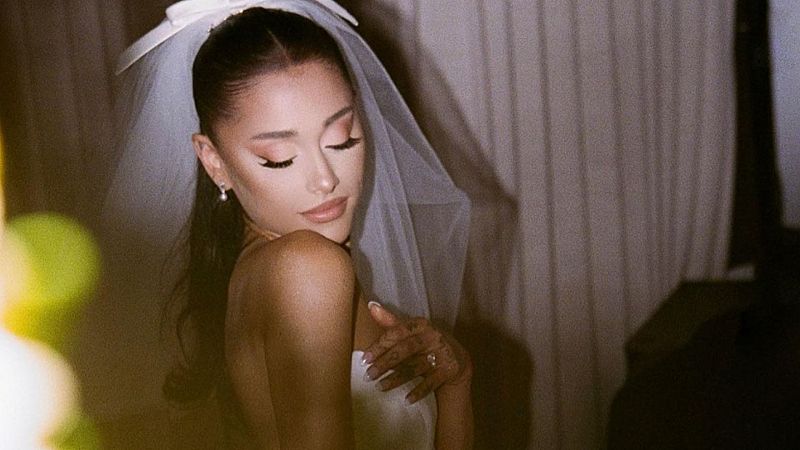 Ariana Grande enseña su hermosísimo vestido de novia y tiene una hermosísima historia: de Vera Wang con amor