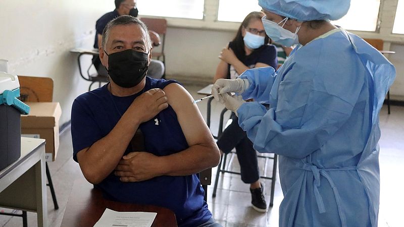 Sanidad alerta de un "ligero" incremento de los contagios entre menores de 50 años
