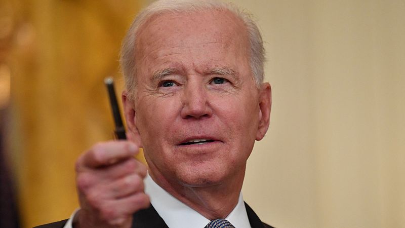 Biden ordena "redoblar esfuerzos" para averiguar el origen del coronavirus en 90 días