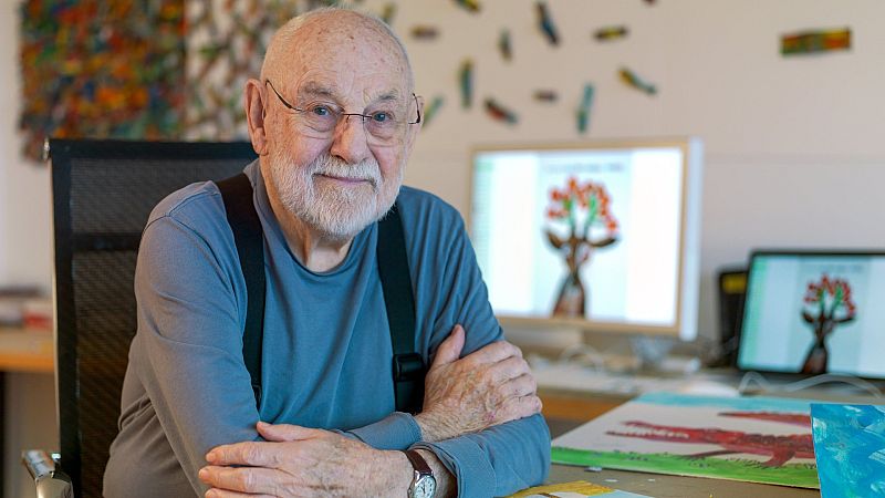 Muere Eric Carle, autor de 'La pequeña oruga glotona', uno de los libros infantiles más populares