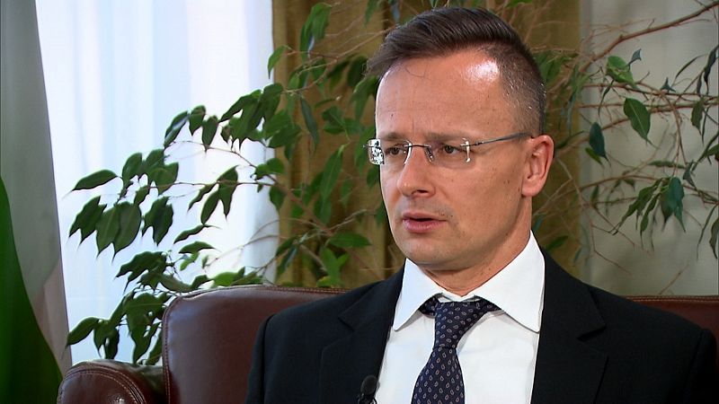 El ministro de Exteriores húngaro: "Bruselas quiere gestionar la inmigración. Nosotros queremos pararla"
