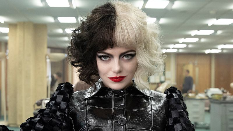 'Cruella': de la romantización de la maldad a la reivindicación de villana moderna que deslumbra, pero no convence