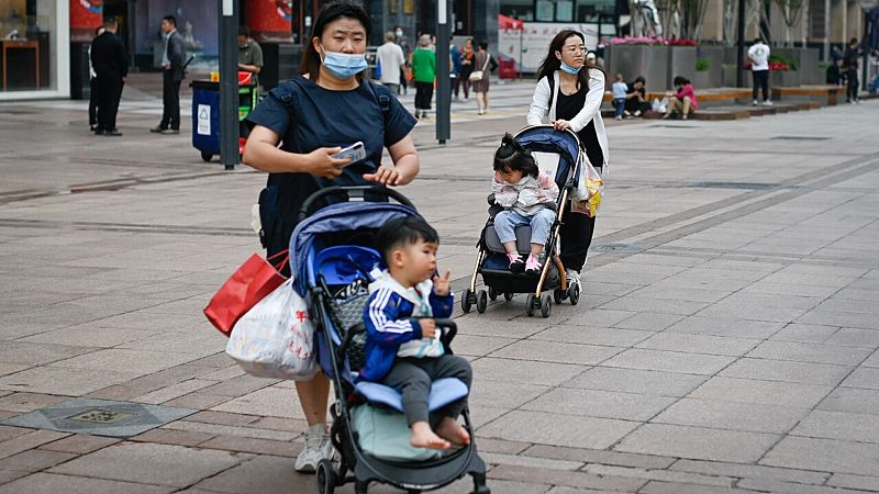 China cambia su política demográfica y permitirá a las parejas tener tres hijos