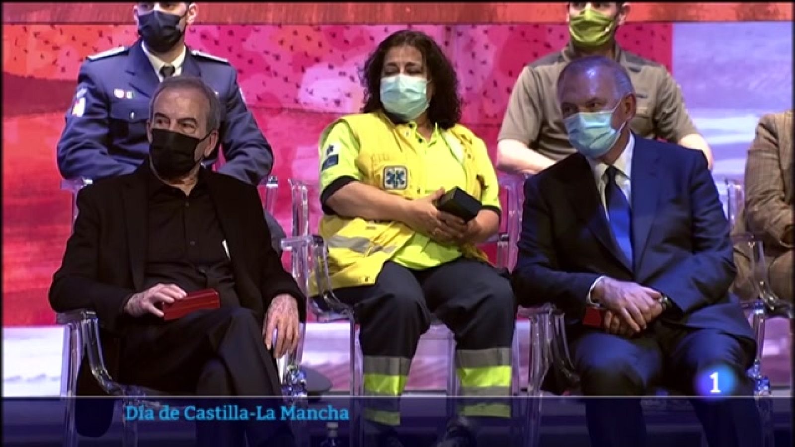 Colectivos esenciales premiados en el Día de C-LM - Noticias de Castilla-La Mancha | Ver