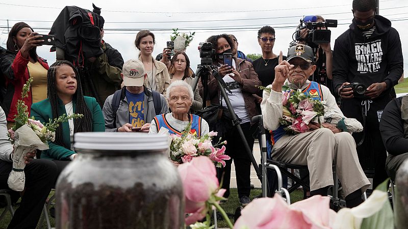 Biden se compromete a acabar con el "racismo sistémico" cuando se cumple el centenario de la masacre de Tulsa