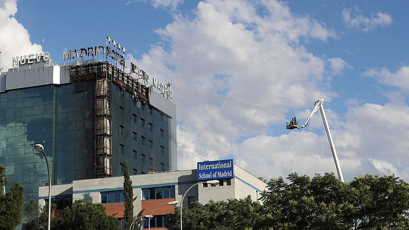 Sofocado un aparatoso incendio en un hotel de Madrid, junto a la M-30