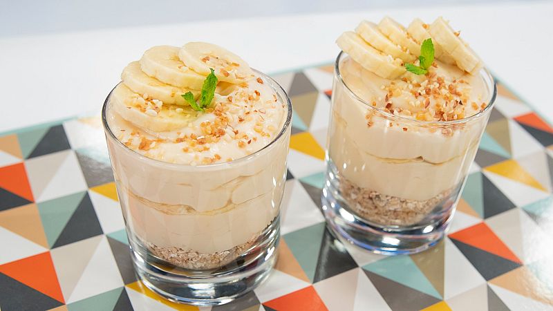 Vasitos de plátano y crema