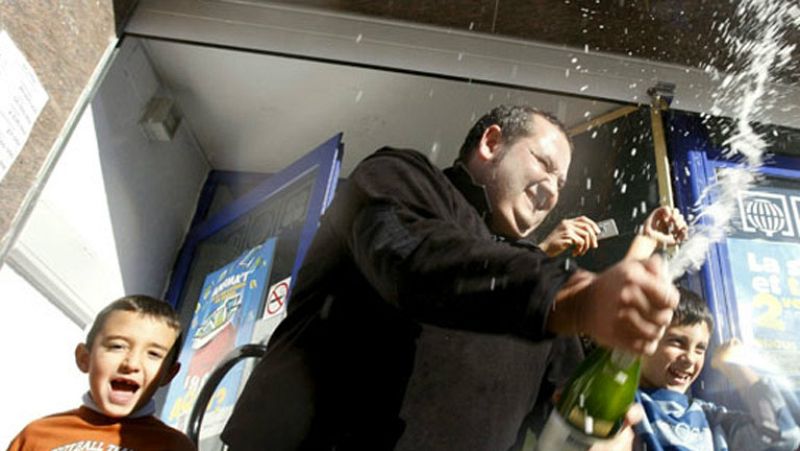 Tres millones de euros para el número 32.365, que se lleva el Gordo de la Lotería de Navidad