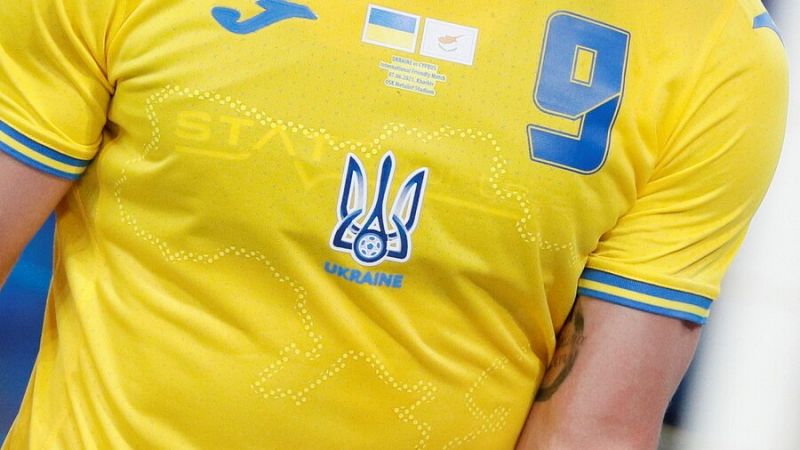 La UEFA obliga a Ucrania a eliminar el lema nacionalista de su camiseta para la Eurocopa