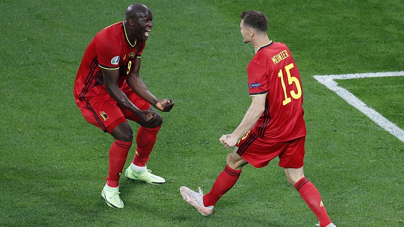 Bélgica tritura a Rusia, Finlandia vence a una traumatizada Dinamarca y Moore salva a Gales ante Suiza