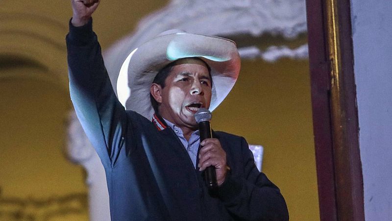 Castillo asegura que ha llegado el momento de la "tranquilidad" y Fujimori lidera una protesta por "fraude"