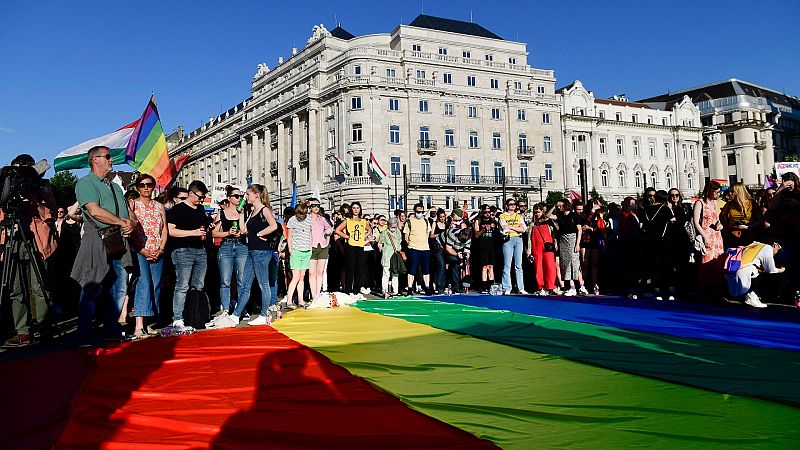 El Parlamento húngaro aprueba un proyecto de ley que prohíbe hablar de homosexualidad en las escuelas